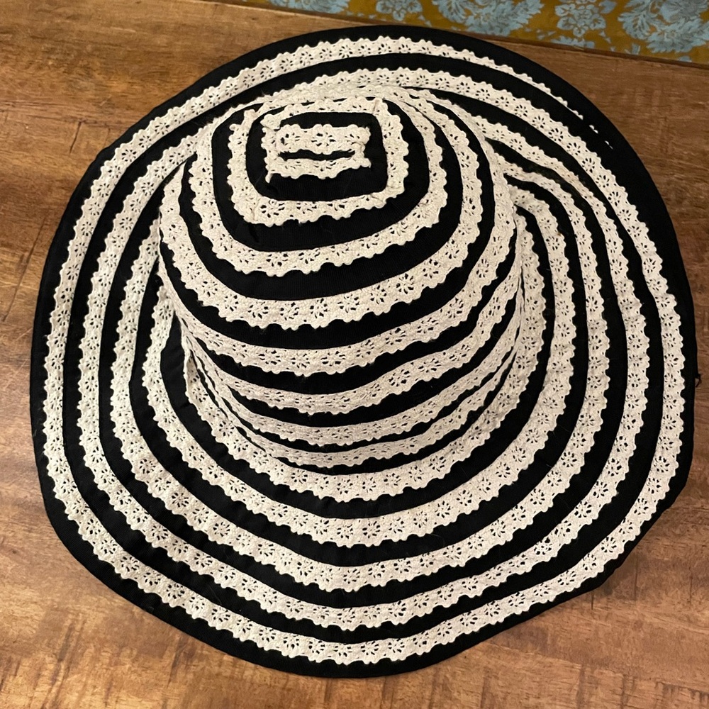 Renee’s NYC Accessories Black & White Floppy Hat